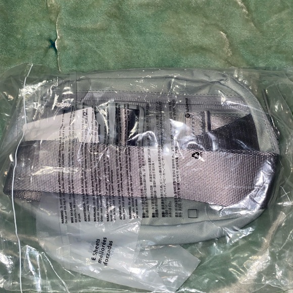 Lululemon belt bag - Picture 2 of 3
